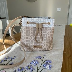 Tommy Hilfiger Women bag, Cream and Light Brown,